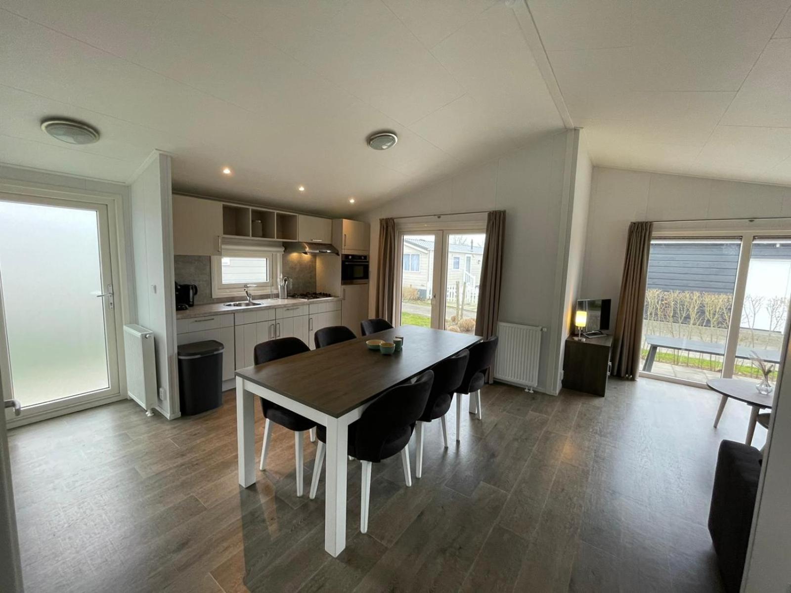 Chalet Op Gezellige Familiecamping Bij Zee 캄퍼란트 외부 사진